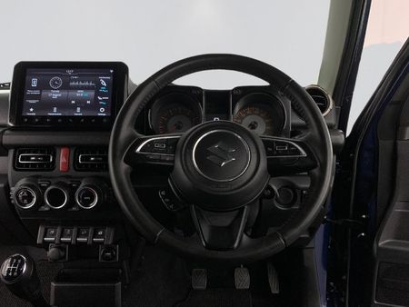 2025-Suzuki-Jimny-15-GLX_19
