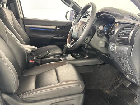 2025-Toyota-Hilux-28-GD-6-RB-Legend-Double-Cab-Auto-mhev_10