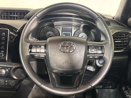 2025-Toyota-Hilux-28-GD-6-RB-Legend-Double-Cab-Auto-mhev_13