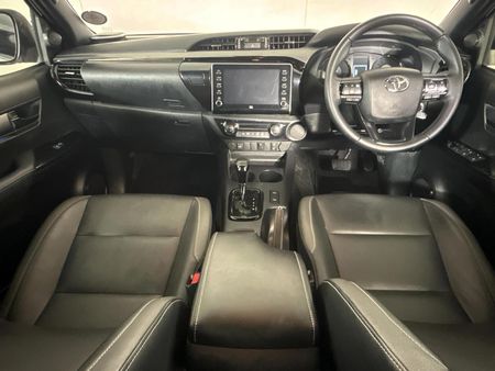 2025-Toyota-Hilux-28-GD-6-RB-Legend-Double-Cab-Auto-mhev_6