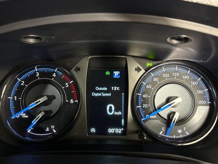 2025-Toyota-Hilux-28-GD-6-RB-Legend-Double-Cab-Auto-mhev_7