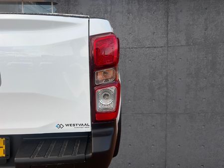 2026-Isuzu-D-Max-19-DDI-HR-L-Auto-E-Cab_11