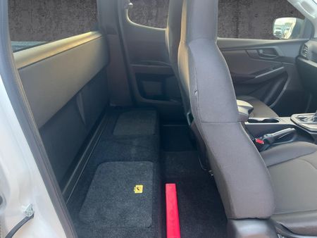 2026-Isuzu-D-Max-19-DDI-HR-L-Auto-E-Cab_16