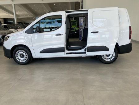 2026-Fiat-Doblo-Cargo-Maxi-16-MultiJet-Panel-Van_10