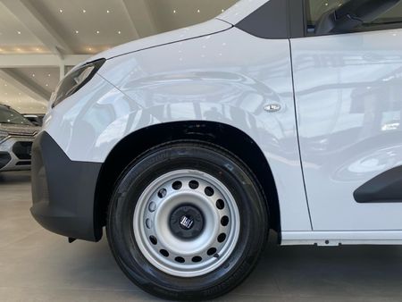 2026-Fiat-Doblo-Cargo-Maxi-16-MultiJet-Panel-Van_16