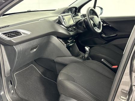 2021-Peugeot-208-12T-Allure_9