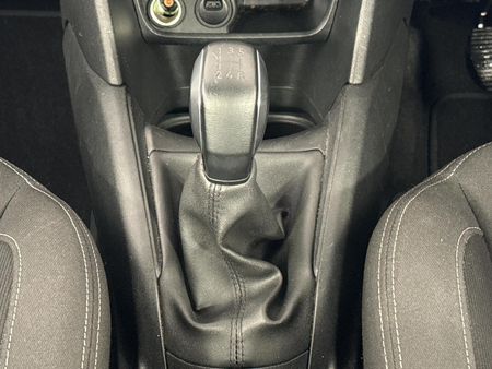 2021-Peugeot-208-12T-Allure_11