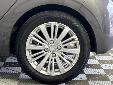 2021-Peugeot-208-12T-Allure_17