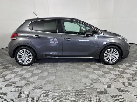 2021-Peugeot-208-12T-Allure_3