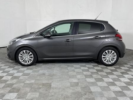 2021-Peugeot-208-12T-Allure_5