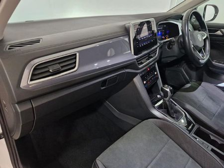 2024-Volkswagen-T-Roc-14-TSI-Design-Auto_12