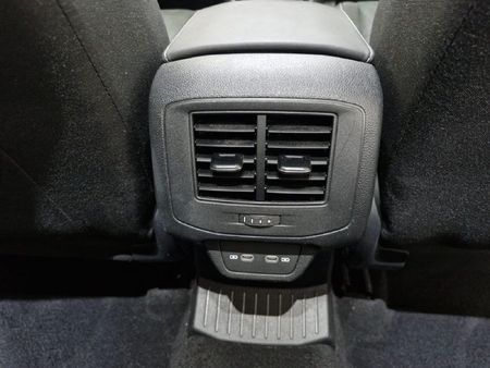 2024-Volkswagen-T-Roc-14-TSI-Design-Auto_14