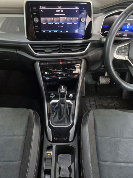 2024-Volkswagen-T-Roc-14-TSI-Design-Auto_19