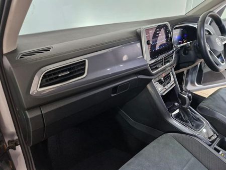 2024-Volkswagen-T-Roc-14-TSI-Design-Auto_25