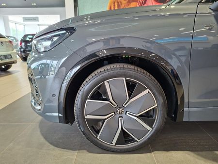 2026-Volkswagen-Tiguan-14TSI-R-Line_9