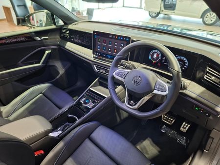 2026-Volkswagen-Tiguan-14TSI-R-Line_14