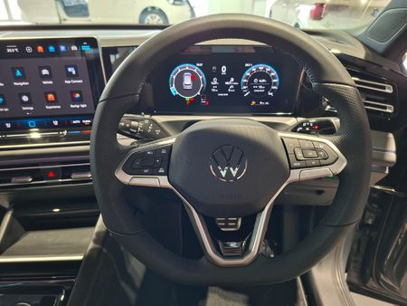 2026-Volkswagen-Tiguan-14TSI-R-Line_16