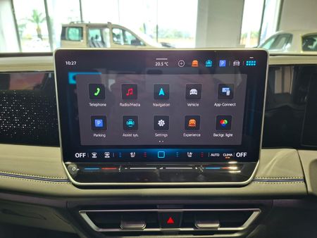2026-Volkswagen-Tiguan-14TSI-R-Line_17