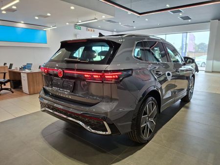 2026-Volkswagen-Tiguan-14TSI-R-Line_5