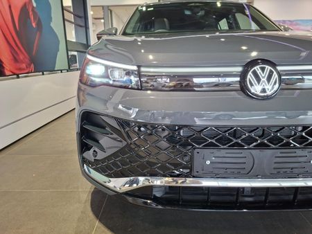 2026-Volkswagen-Tiguan-14TSI-R-Line_8