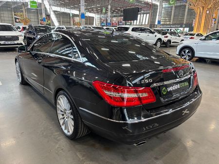 2012-Mercedes-Benz-E-Class-E-250-CGi-Coupe_4