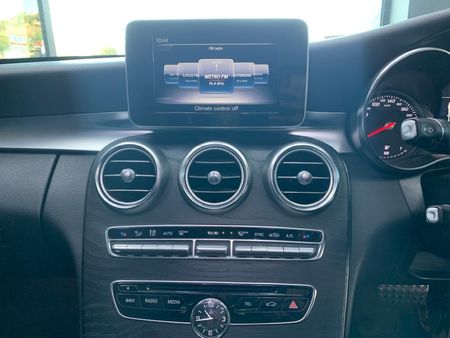 2018-Mercedes-Benz-C-Class-C-220-Bluetec-AMG-Line-Auto_15