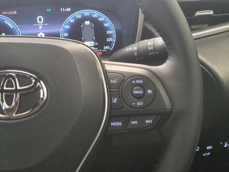 2026-Toyota-Corolla-Cross-18-XR-Hybrid_9