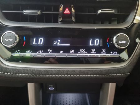 2026-Toyota-Corolla-Cross-18-XR-Hybrid_13
