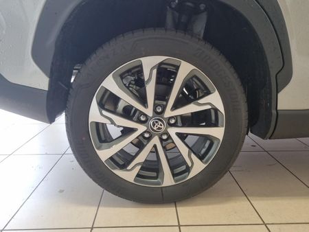 2026-Toyota-Corolla-Cross-18-XR-Hybrid_17