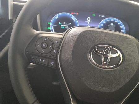 2026-Toyota-Corolla-Cross-18-XR-Hybrid_8