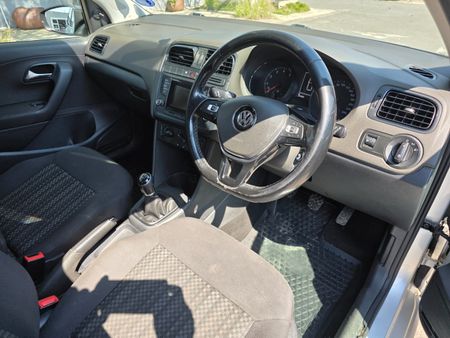 2017-Volkswagen-Polo-GP-12-TSI-Trendline-66kW_11