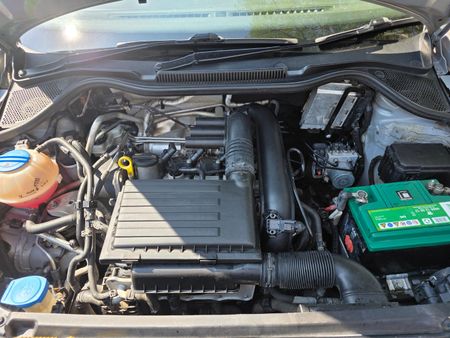 2017-Volkswagen-Polo-GP-12-TSI-Trendline-66kW_12