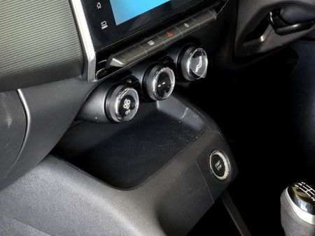 2026-Nissan-Magnite-10T-Acenta_18