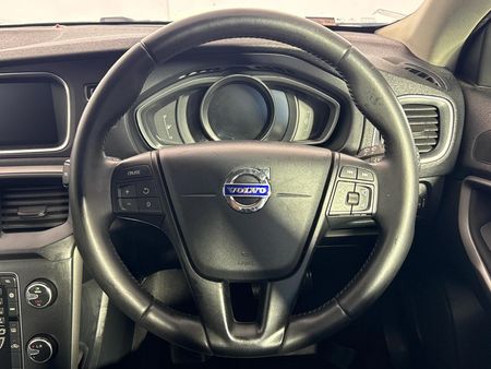 2015-Volvo-V40-T3-Kinetic_12