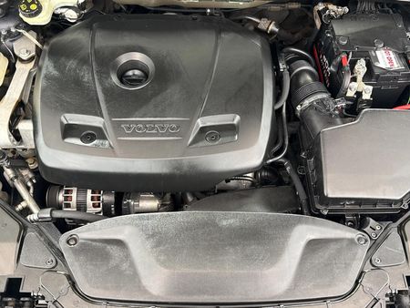 2015-Volvo-V40-T3-Kinetic_13