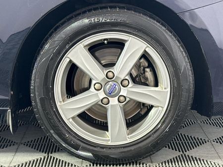 2015-Volvo-V40-T3-Kinetic_16