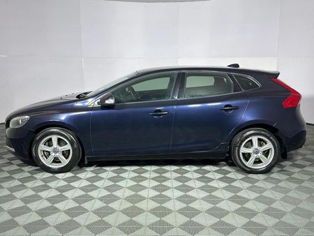 2015-Volvo-V40-T3-Kinetic_5