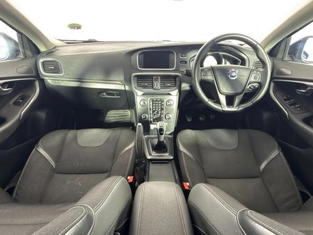 2015-Volvo-V40-T3-Kinetic_6