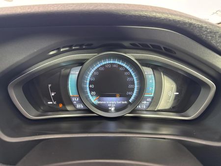 2015-Volvo-V40-T3-Kinetic_7