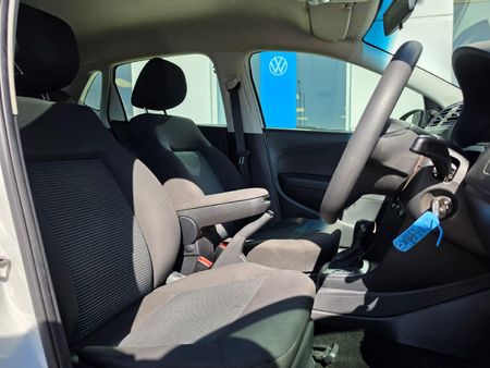 2020-Volkswagen-Polo-Vivo-16-Comfortline-Auto-5-dr_10