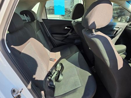 2020-Volkswagen-Polo-Vivo-16-Comfortline-Auto-5-dr_11