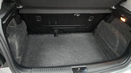 2026-Volkswagen-Polo-Vivo-16-Life_5