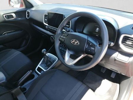 2024-Hyundai-Venue-12-Motion_12