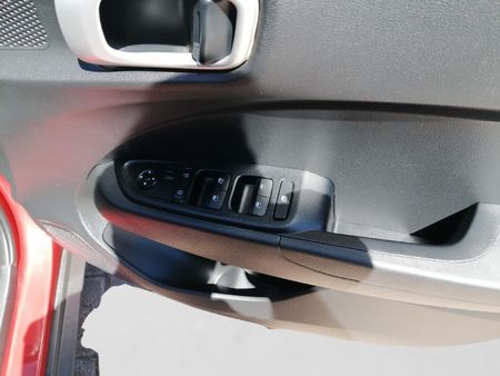 2024-Hyundai-Venue-12-Motion_14