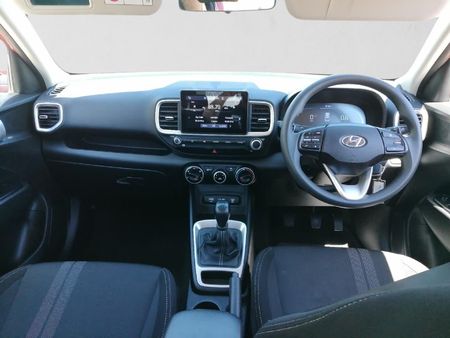 2024-Hyundai-Venue-12-Motion_17