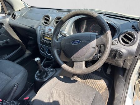 2015-Ford-Figo-14-TDCi-Ambiente_11