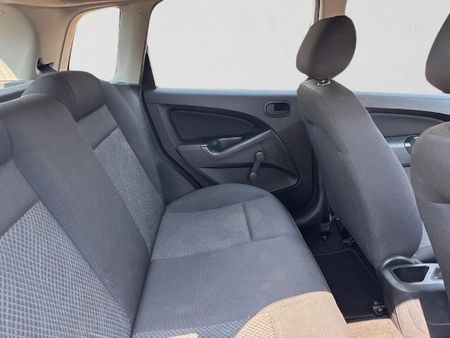 2015-Ford-Figo-14-TDCi-Ambiente_15