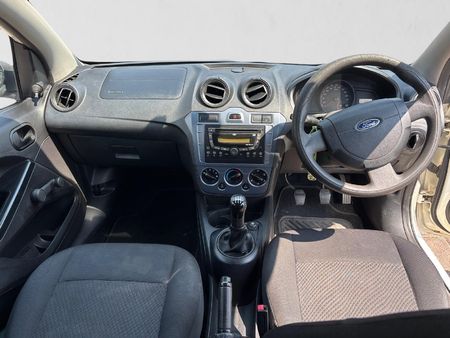 2015-Ford-Figo-14-TDCi-Ambiente_16