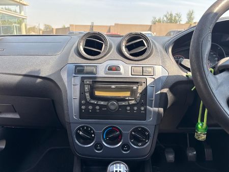 2015-Ford-Figo-14-TDCi-Ambiente_18