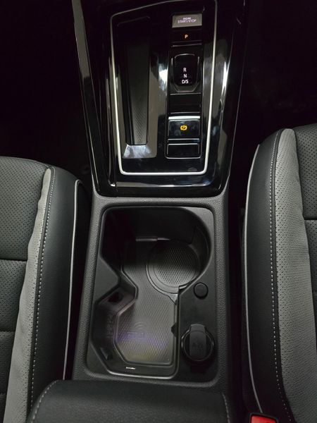 2026-Volkswagen-Golf-14-TSI-R-Line-Auto-110kw_9